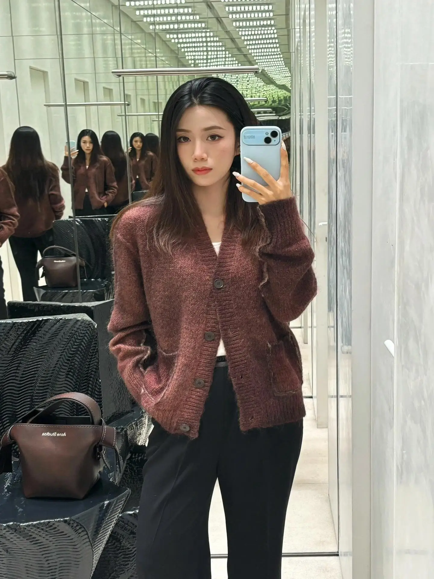 Женский мохеровый кардиган с V-образным вырезом