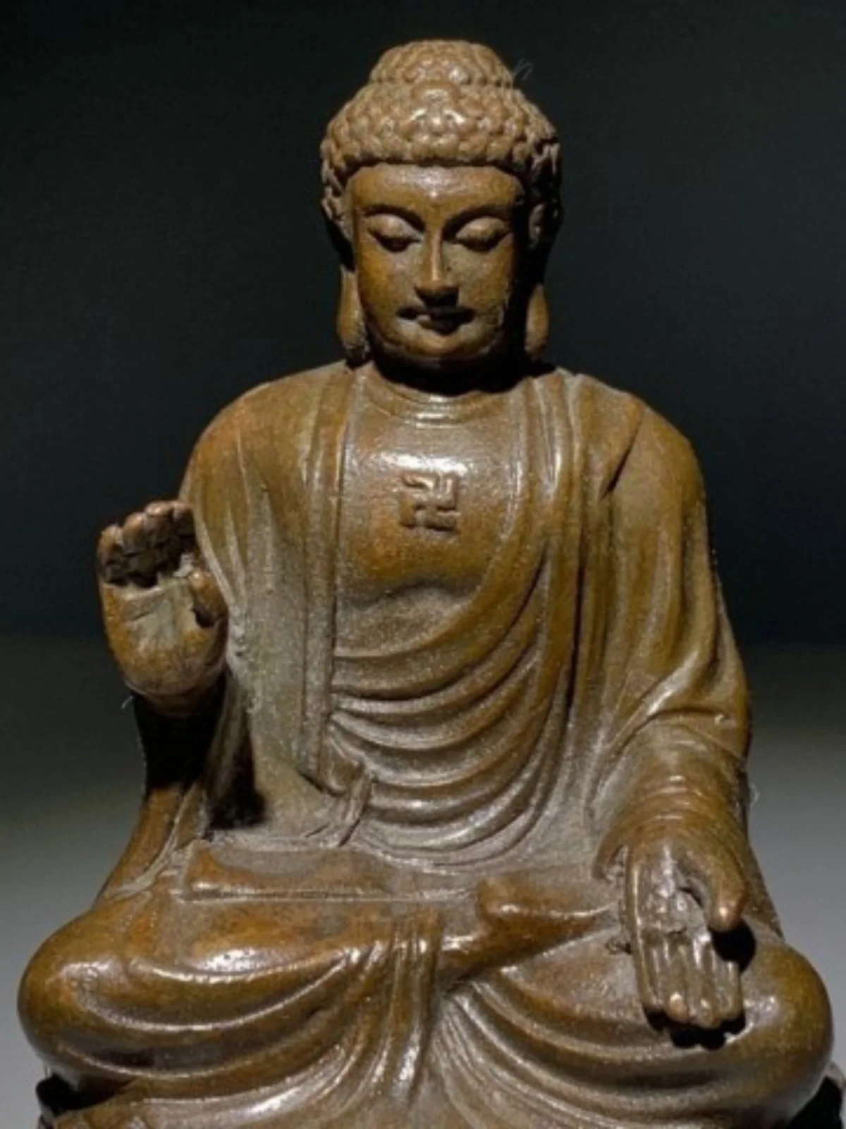 Антиквариат и старые предметы сборные из сельской местности в Тибете статуи