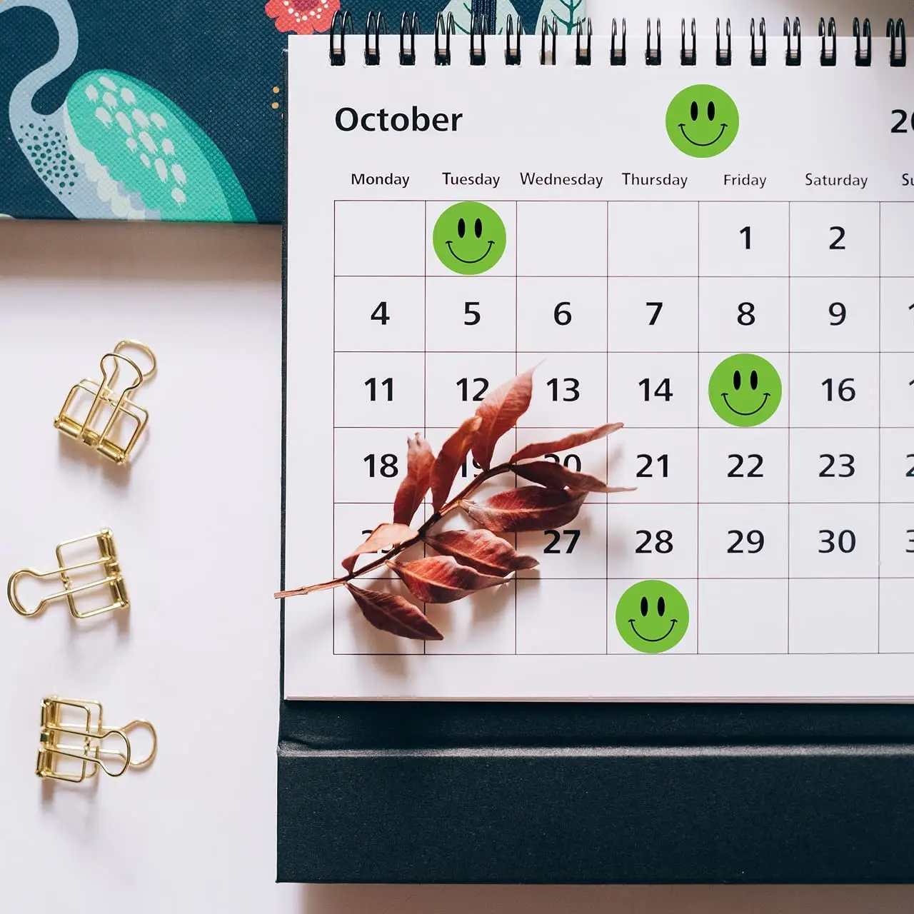 Зеленые наклейки на ноутбук телефон с улыбающимся лицом портретные игрушки для