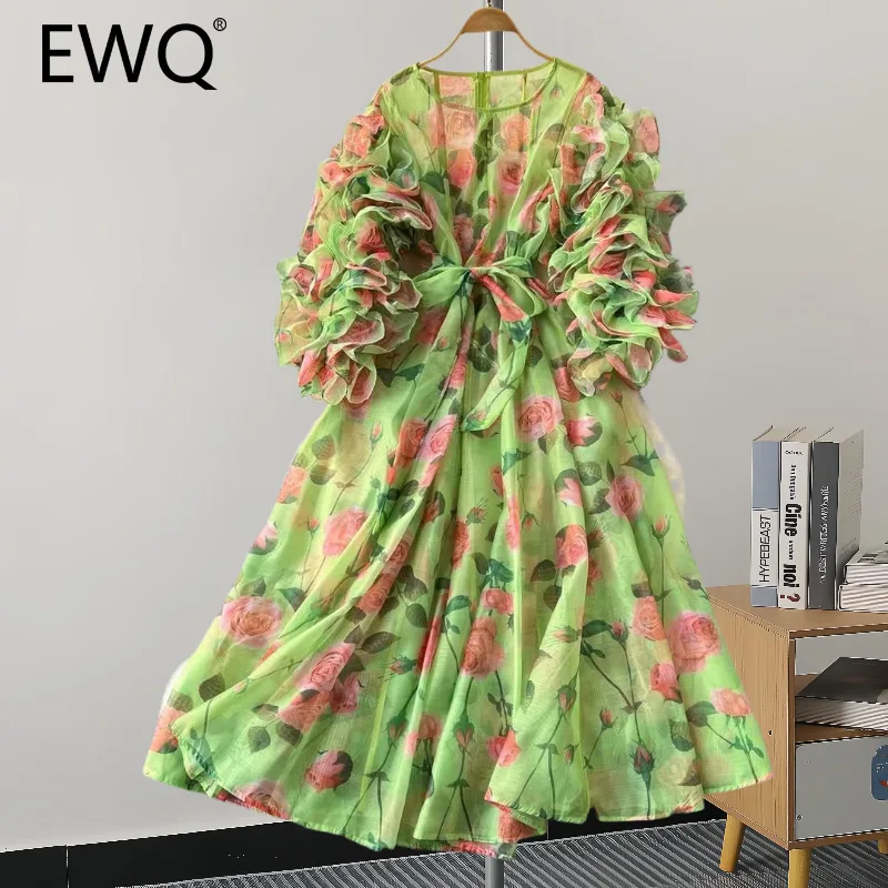 Женское платье с поясом и цветочным принтом круглым вырезом длинным рукавом