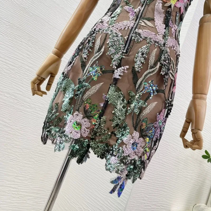 Женское мини-платье с блестками и лямкой на шее