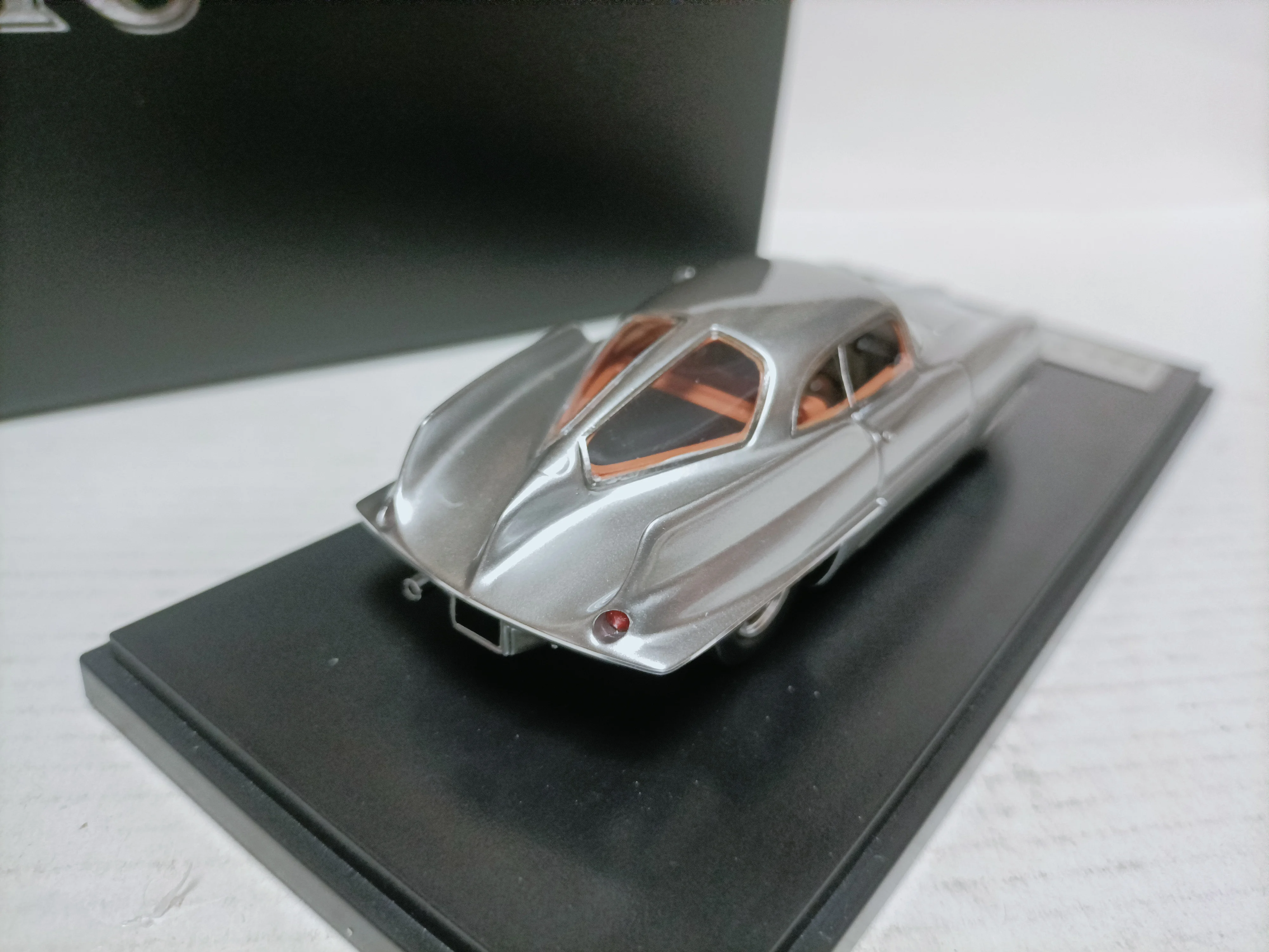 Фото Модель концепт-кара PMC 1:43 Α Coefficient Romeo Bat, Alfa BAT 9 Bertone 1955, серебристая №4