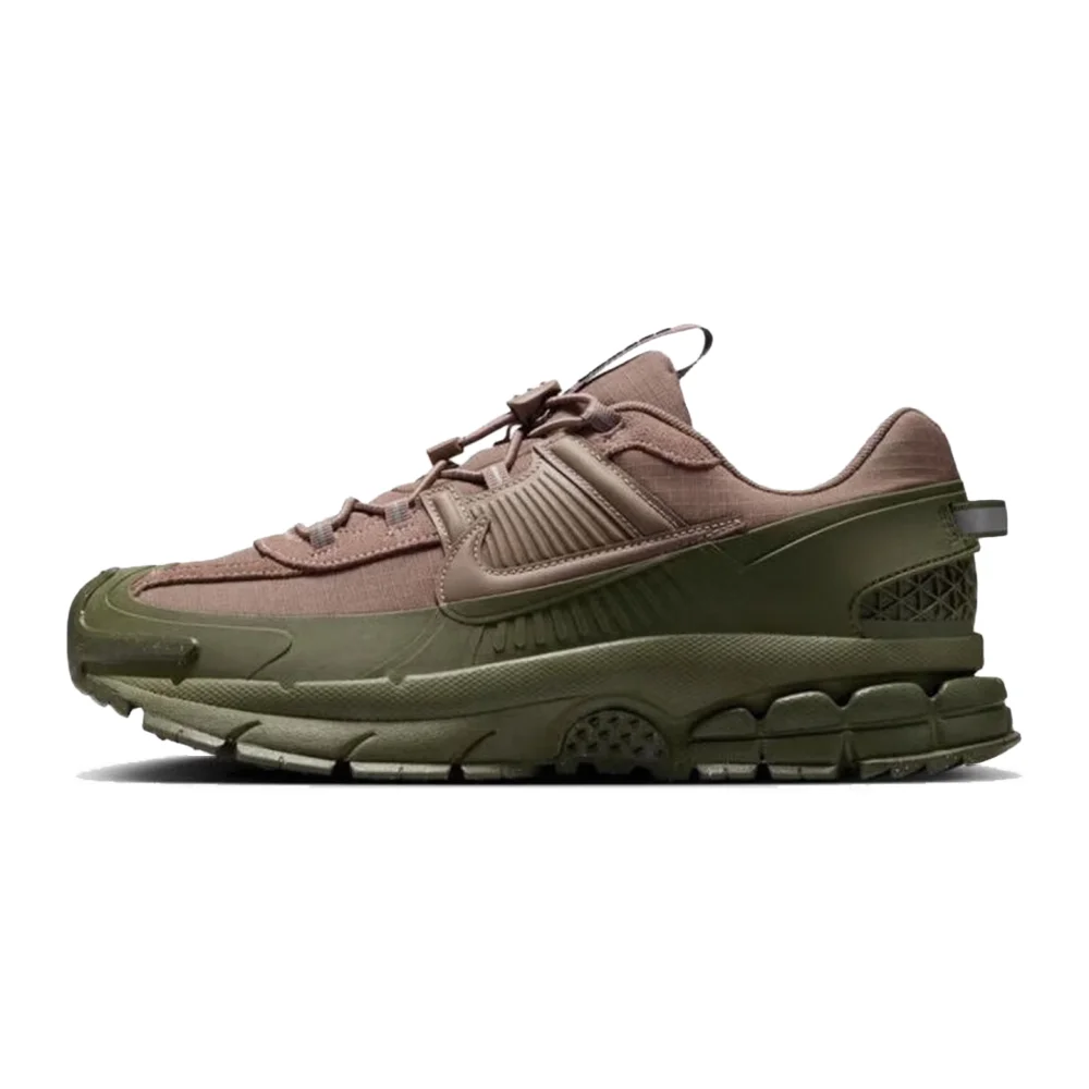 Фото Мужские кроссовки Nike ZOOM VOMERO ROAM в стиле ретро, повседневные, дышащие, мягкие, низкие, для бега, коричневые FV2295-201 №2