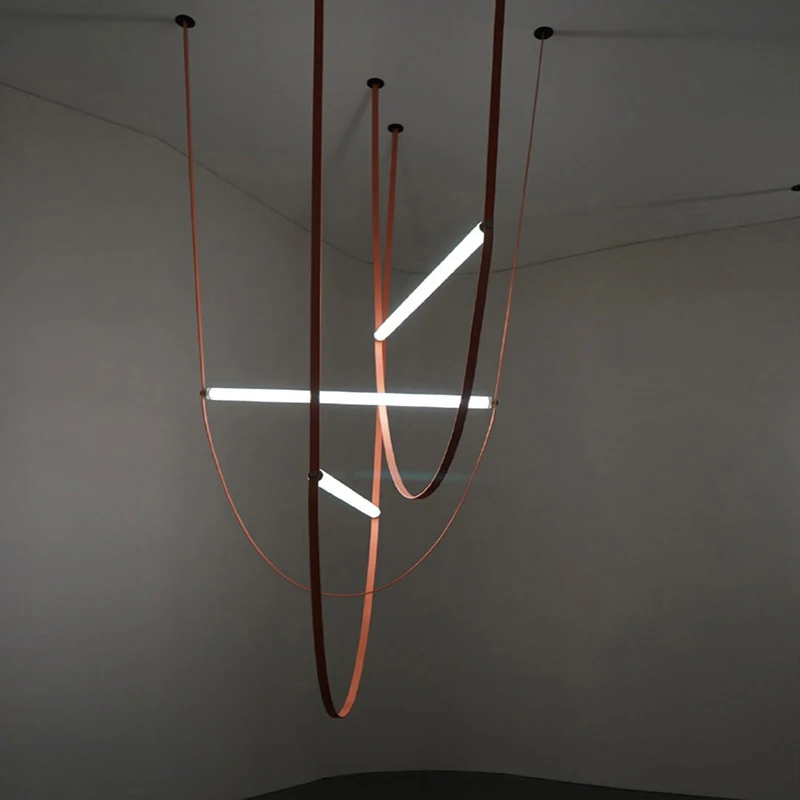 Светодиодная люстра в стиле пост-модерн с кожаным ремешком