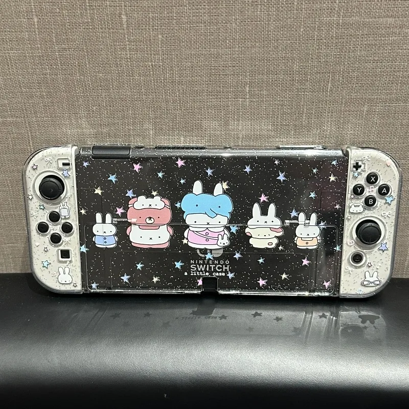 Фото Популярный чехол Miffy для консоли Switch 2, блестящий акриловый жесткий корпус с мягкой накладкой, раздельный дизайн, ударопрочный защитный чехол с изображением персонажа. №2