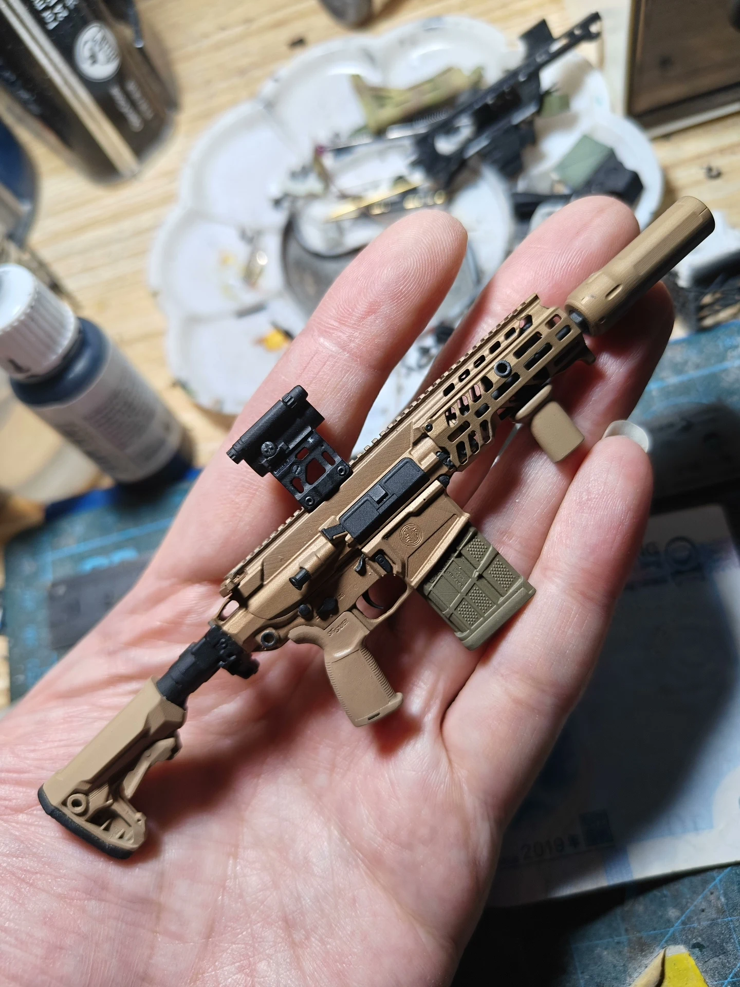 Фото 3D-печатная модель винтовки XM7 с коротким стволом, масштаб 1/6, армия США, набор для сборки, расписанная вручную, коллекционная игрушка №1