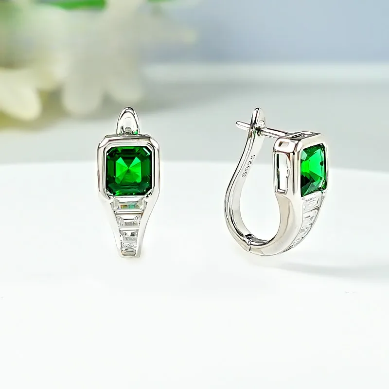 Серьги из серебра 925 пробы с зеленым цирконием 6 х6 мм