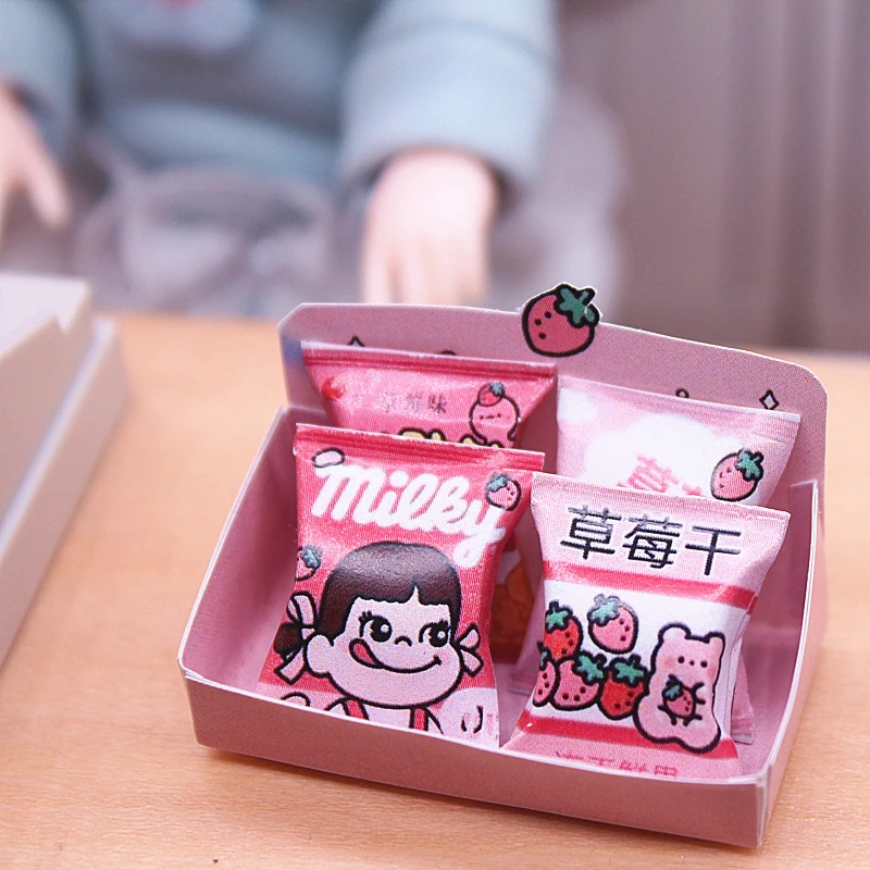 

1Set 1:12 Dollhouse Mini Snack Bag Strawberry Cookie Bag w/Box Supermarket Decor