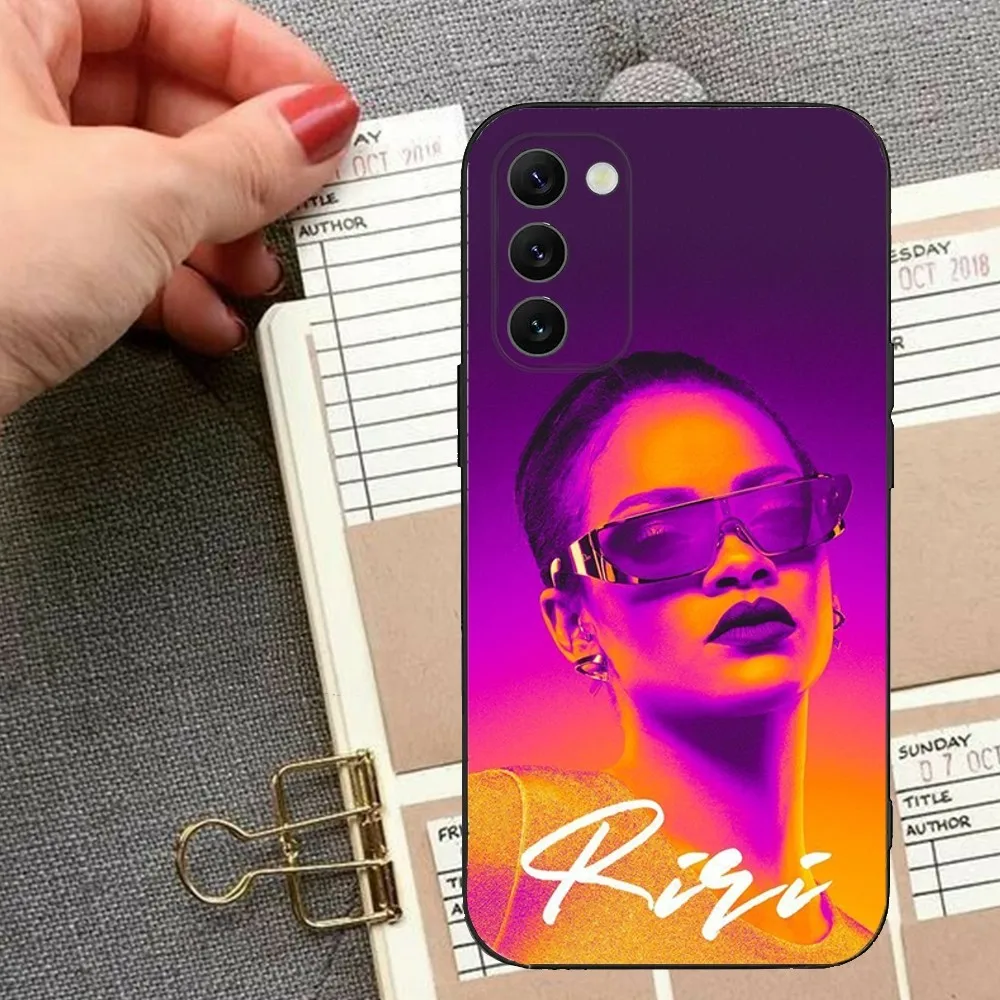 Singer R-RIHANNAS-S Phone Case For Samsung S24 23 22 30 21 10 9 Ultra Plus Lite FE 5G Black Soft