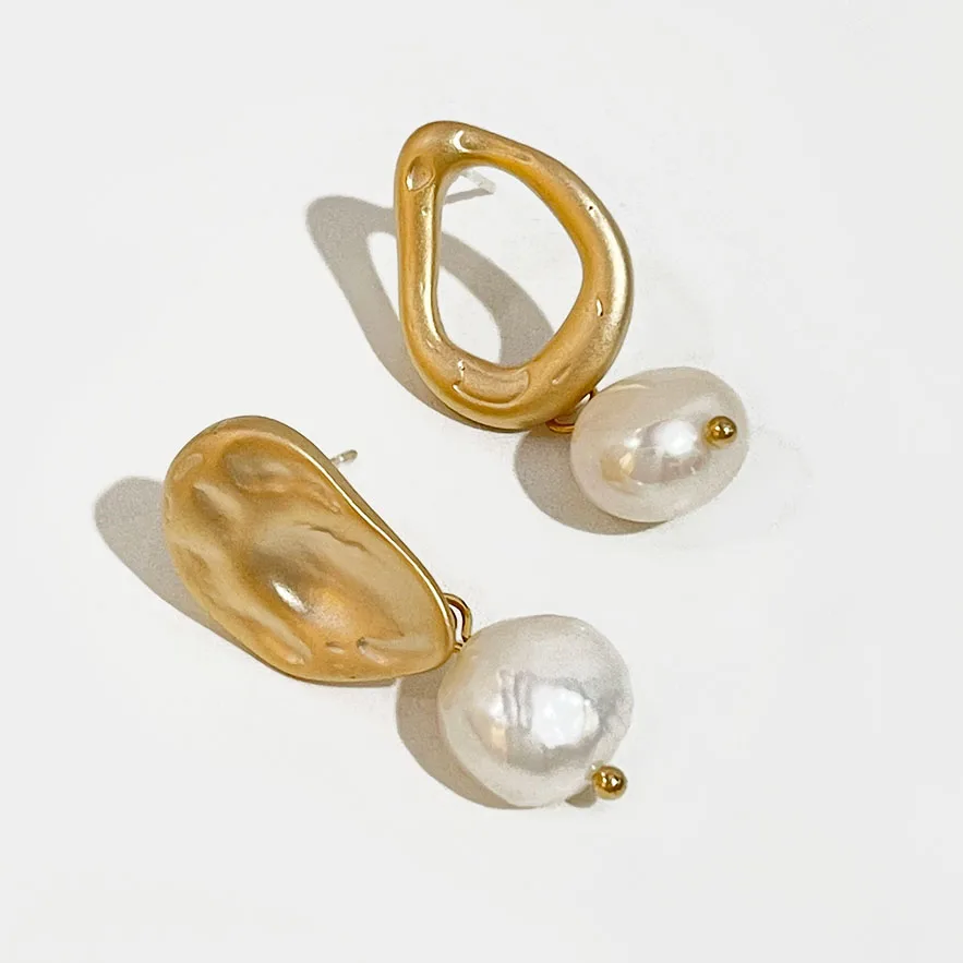 

Peri'sbox Baroque Hanging Freshwater Pearls Earrings for Women Asymmetric Dangle Earrings Unique Drop Small Earrings Statement