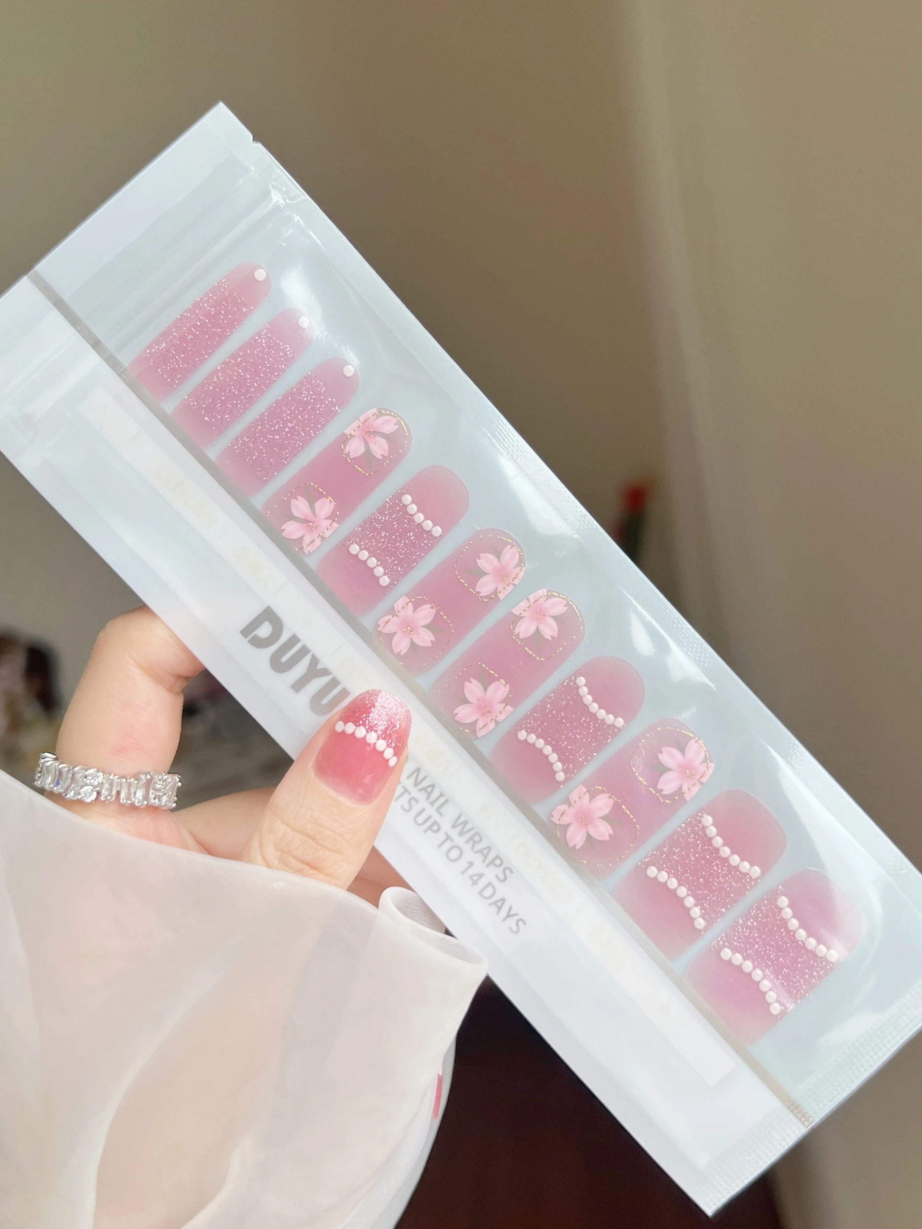 

Small and fresh pearls in summer are beautiful and fairy-like. All-finger stickers are durable and waterproof.