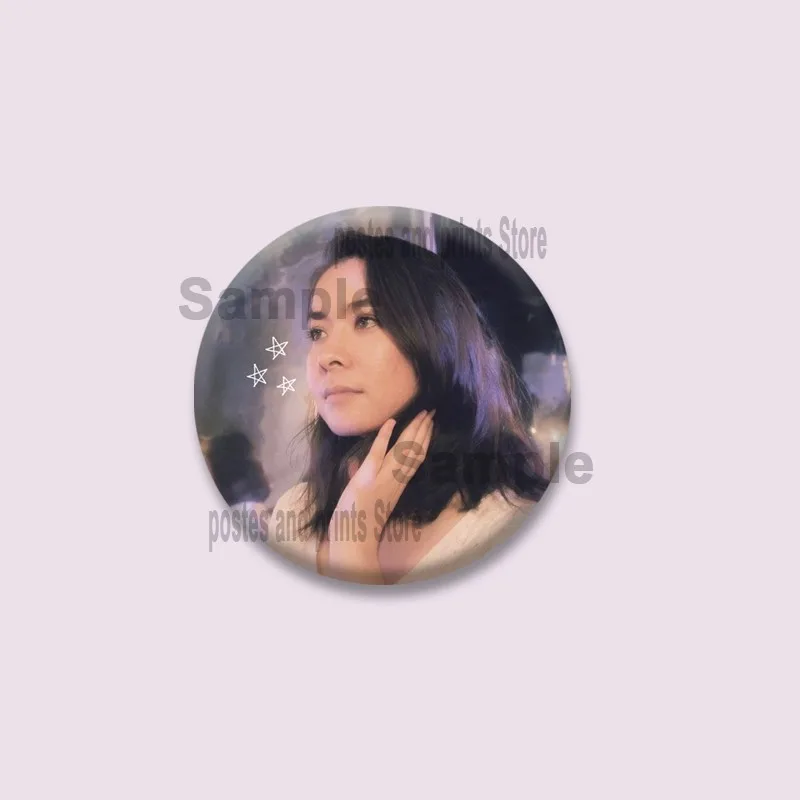 

Круглая брошь «Я люблю Митски» из пластика