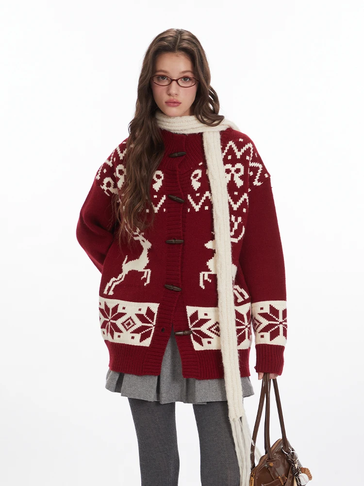 Женский красный свитер с рождественской атмосферой и оленем новинка 2024