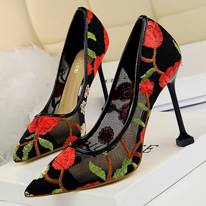 

Туфли-лодочки женские с цветочной вышивкой, кружевная сетчатая обувь на высоком каблуке-шпильке, модные вечерние туфли, Bigtree, синие, красные