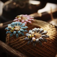 new sweet daisy little bee brooches pearl chrysanthemum flower matte wed brooch corsage accessories cute pins gifts for women