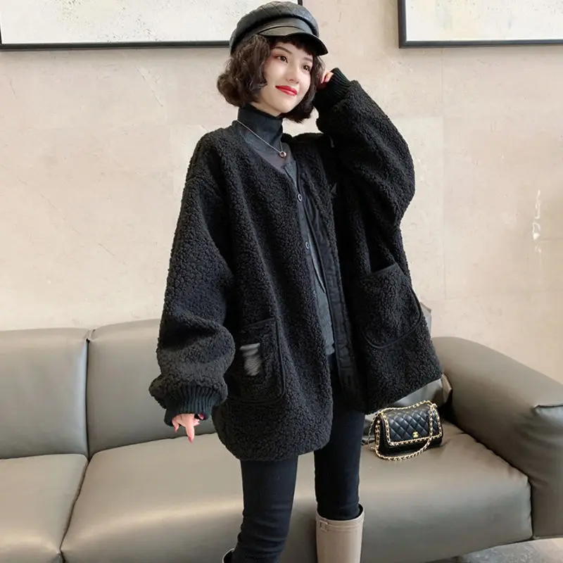 

Lady Artificial Fur Coat Soft 2023 Women's Jacket Imitation Lamb Wool Outcoat Winter Faux Fur Coat Casual Women Clothing E629