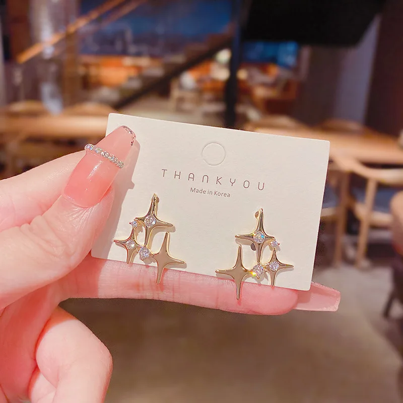 

Женские серьги-гвоздики из серебра 925 пробы, с цирконом