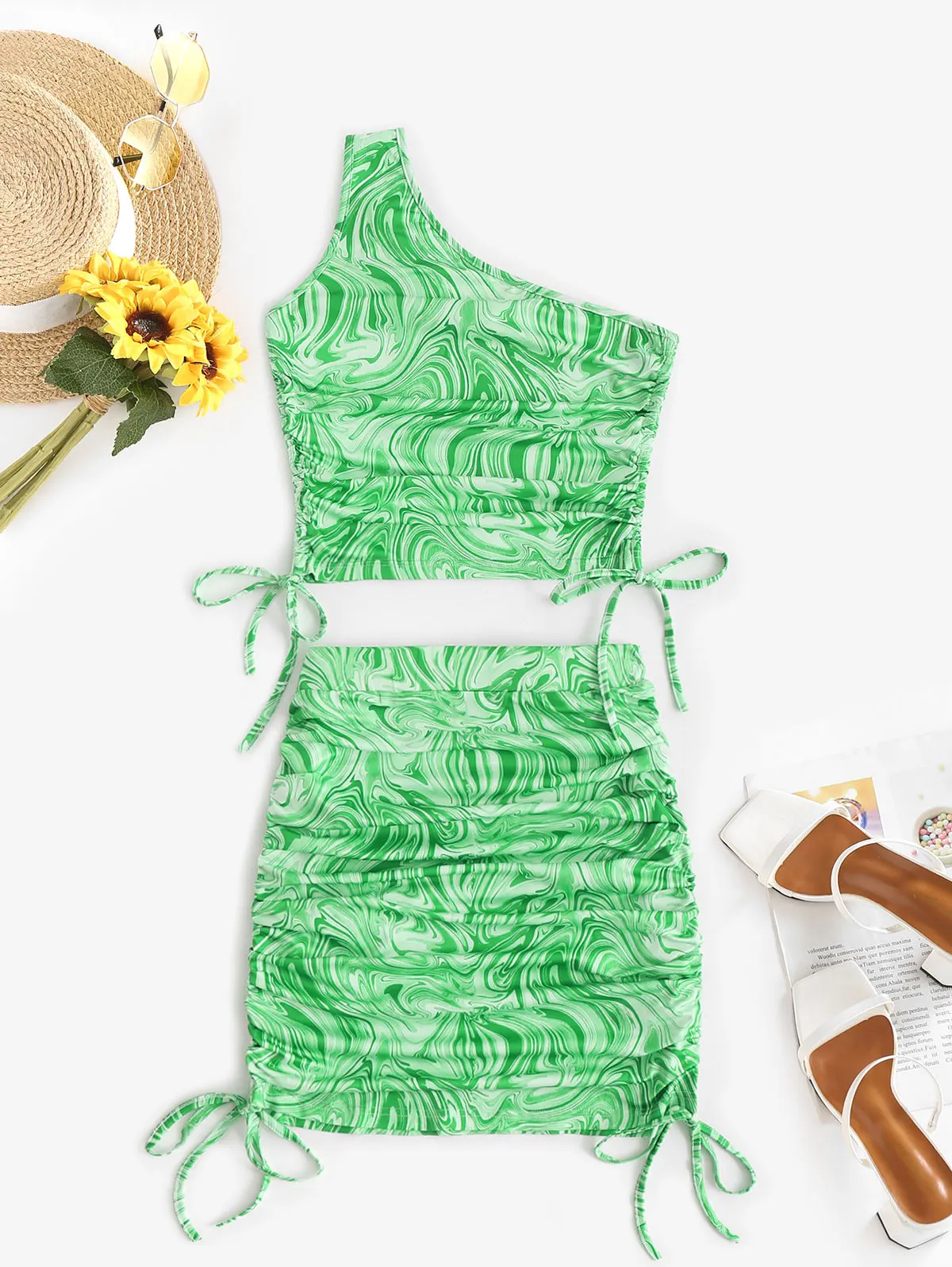 

Психоделический комплект из юбки с принтом на одно плечо