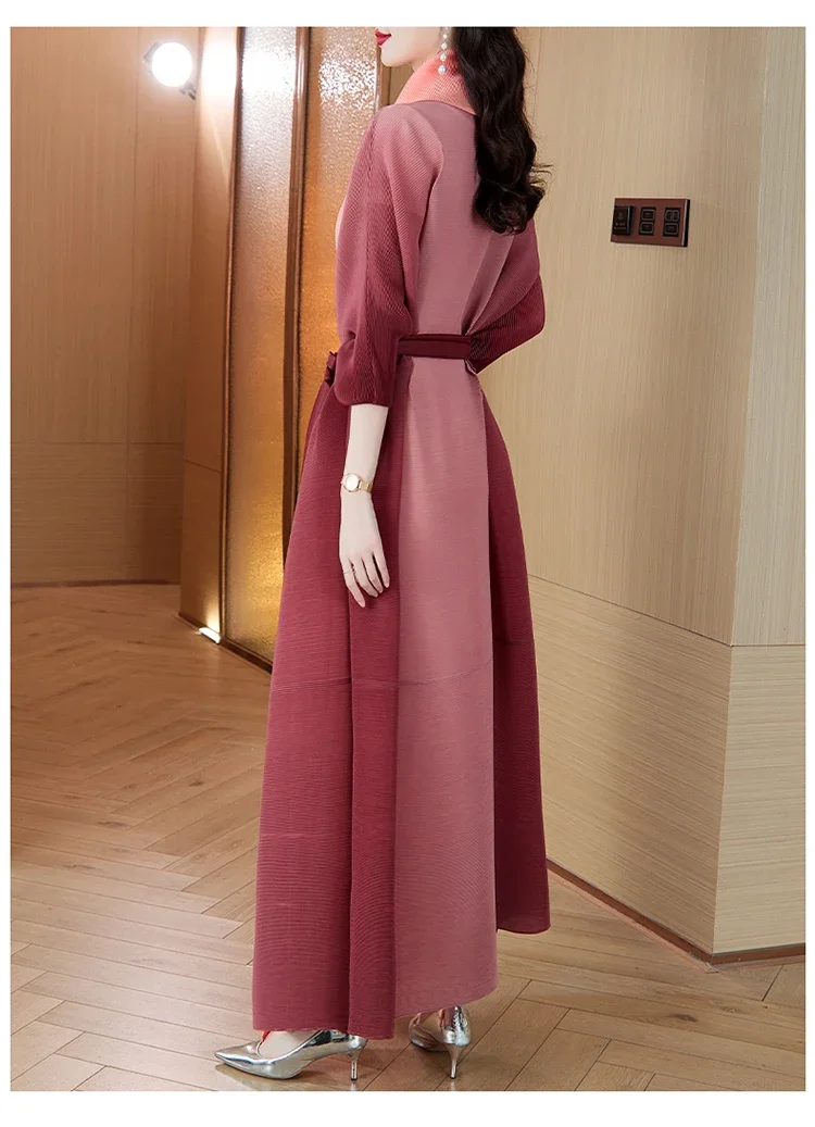 Плиссированный плащ с рукавами летучая мышь и заблокированным поясом