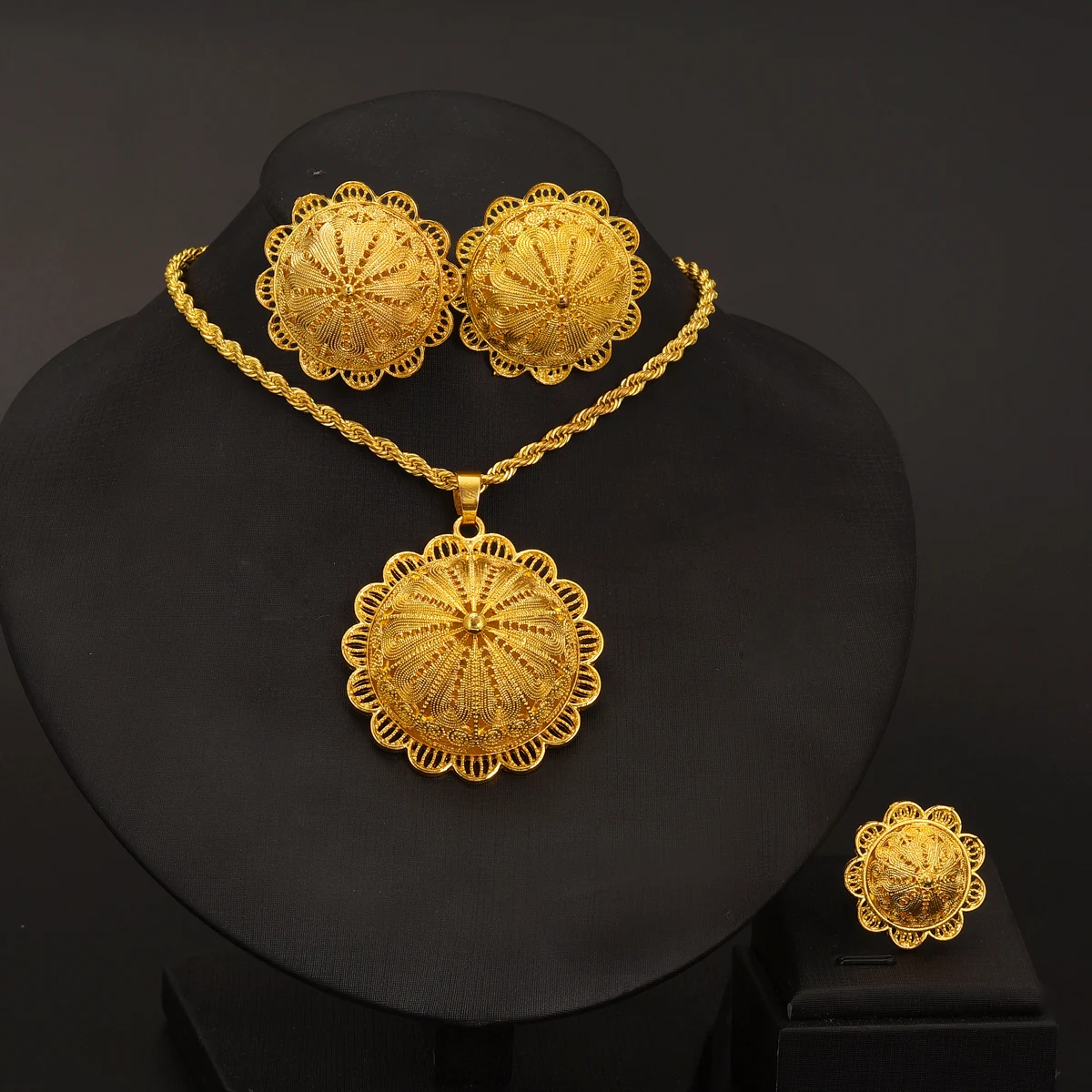 Комплект ювелирных изделий в эфиопском золотом цвете серьги-подвески кольца