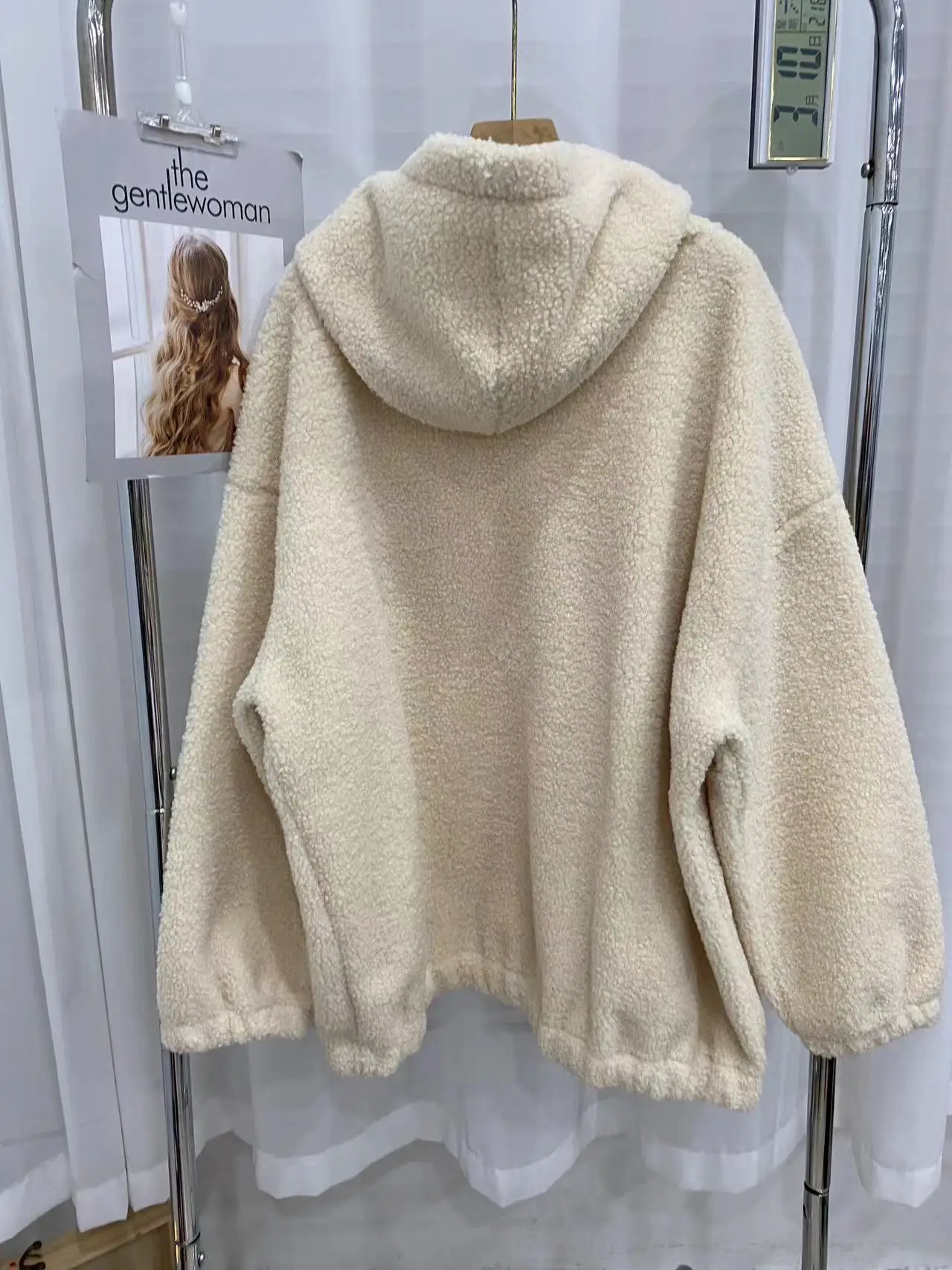 Женская зимняя флисовая утепленная верхняя одежда с капюшоном на молнии