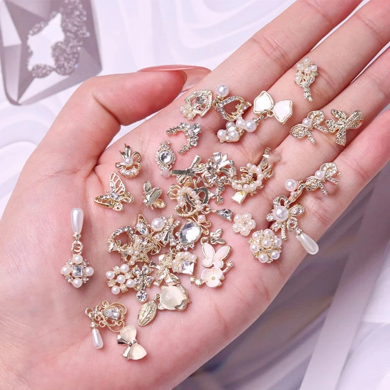 

50Pcs Random Luxury Nail Art Dangle Charms Zircon Diamonds Hollow Dangle Piercing Jewelry Pendant Heart Bowknot Tassel Charms