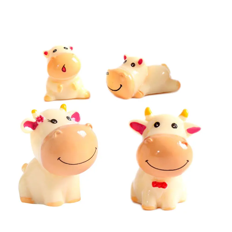 

Миниатюрные фигурки коровы семьи из канифоли