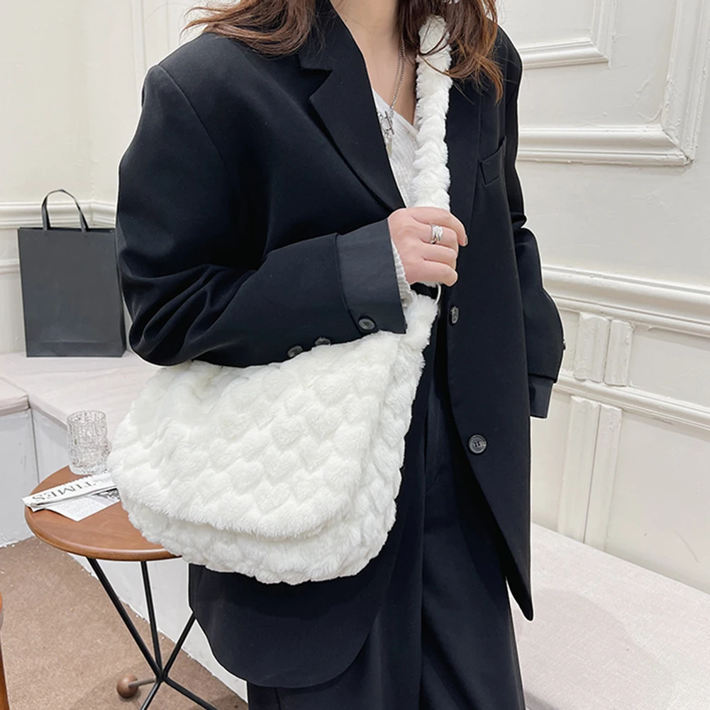 

Fashion Women Handbags Heart Pattern Shoulder Messenger Bags Winter Soft Plush Female Trend Exquisite Travel Casual Fluffy Totes