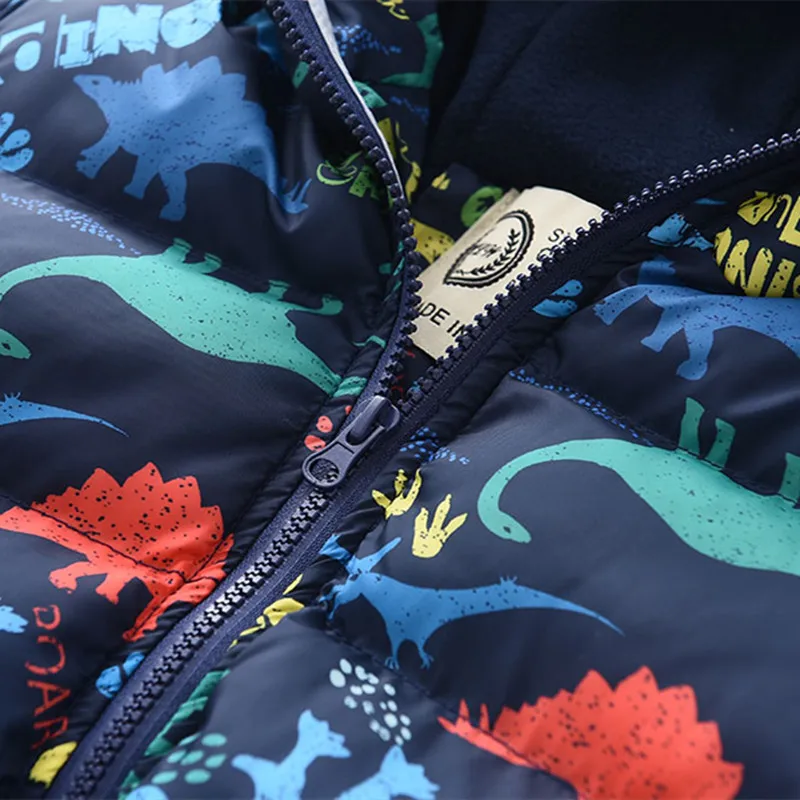 Детская зимняя куртка с капюшоном и мультяшным принтом |