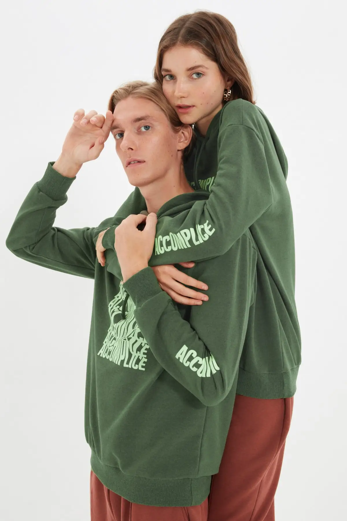 

Trendyol Unisex Regular Kangaroo Pocket Hooded Knitted Sweatshirt TMNAW22SW1422
