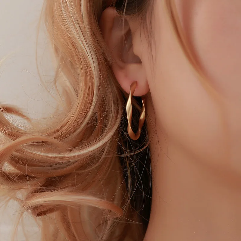 

Gold Matte Twisted Stud Hoop Earrings for Women Vintage Elegant Modern Design Hoops Minimalist Jewelry Accessories Gift Hot Sell
