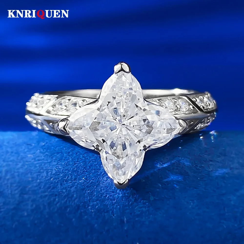 

Кольцо женское из серебра 925 пробы с бриллиантами, 11 х11 мм