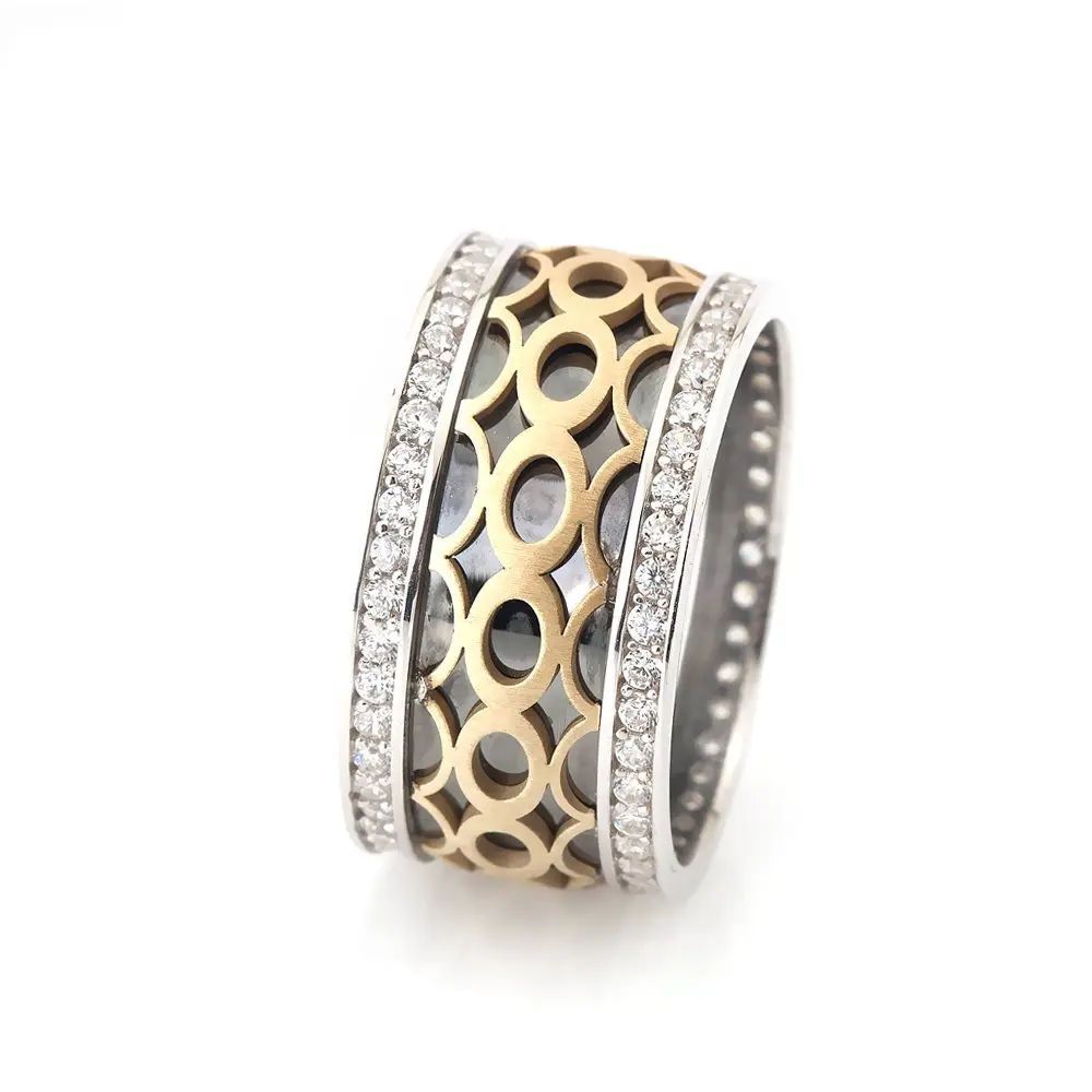 

Женское кольцо из серебра с фианитом