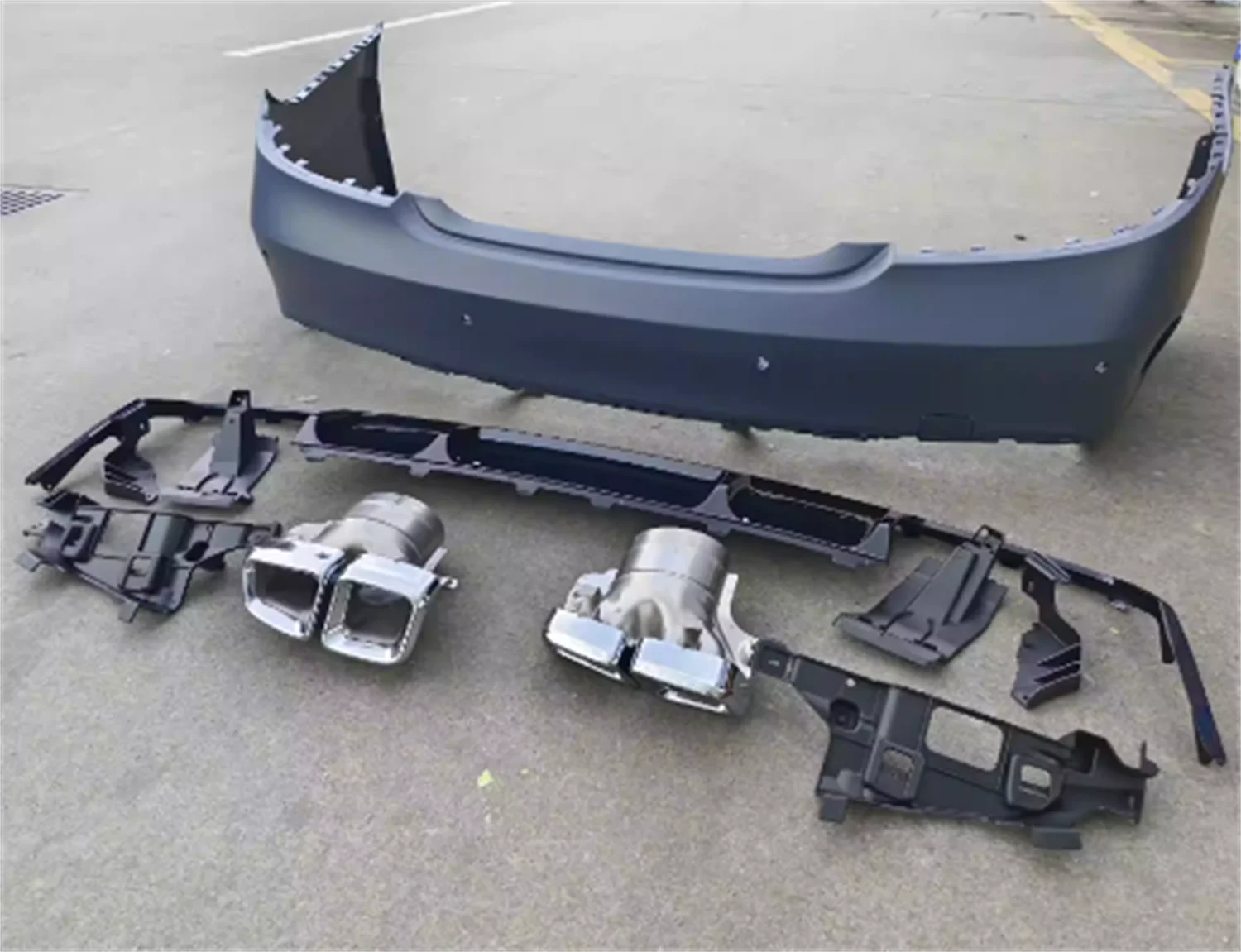 Комплект для переднего и заднего бампера Mercedes Benz W218 CLS CLS63