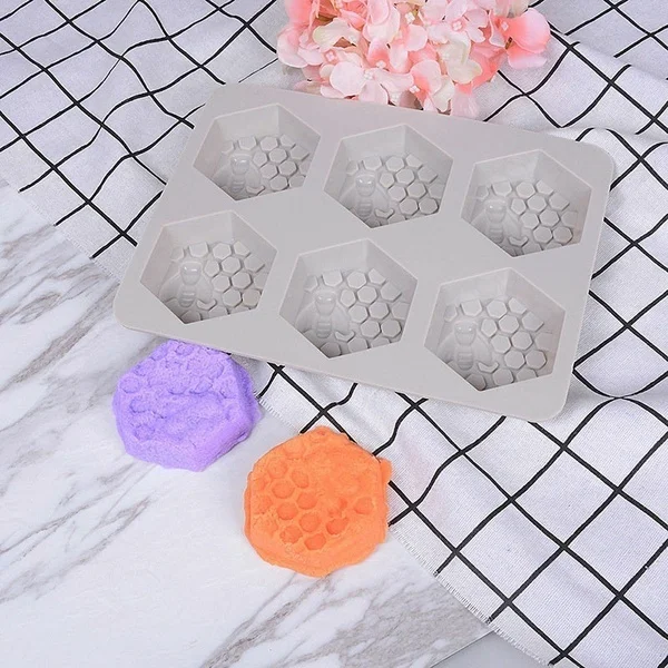 

New Silica Gel Mold 6-hole Bee Design Soap Clay Wax Mold Manual DIY Process