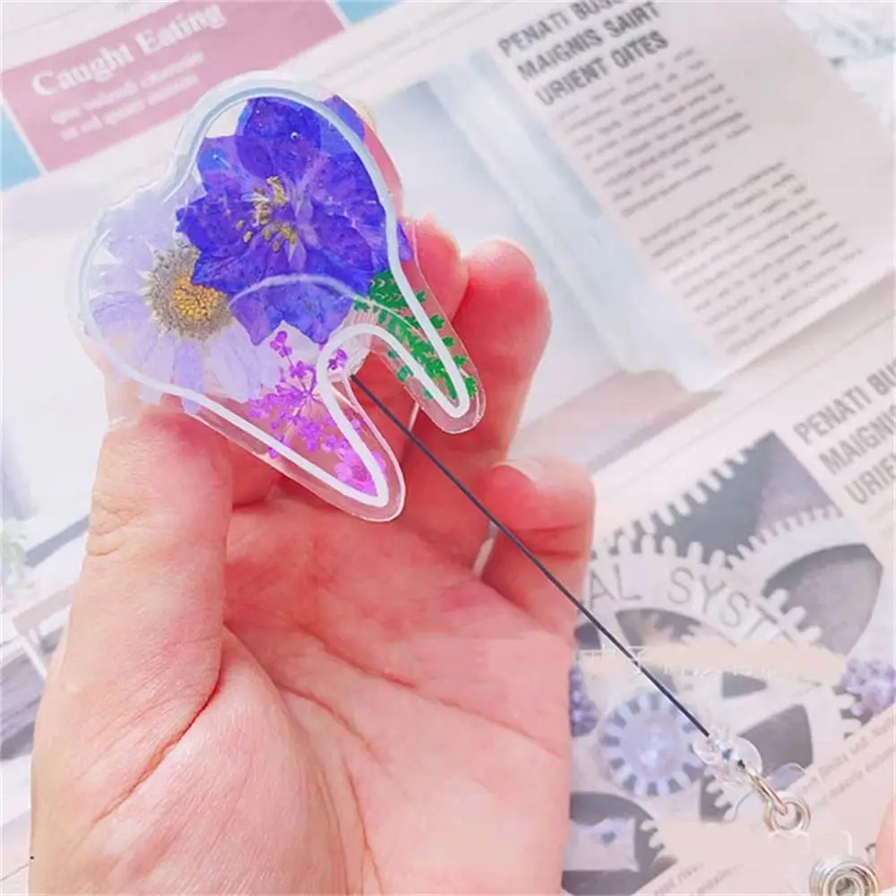 

True Flowers Flower Badge Reel Tooth Heart Shape Drops Of Glue Retractable Badge Holder Dried Flower 360 Rotating ID Card Clips