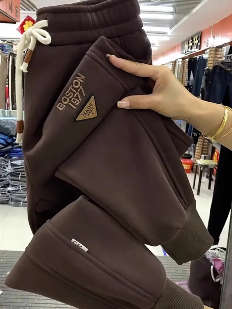 Брюки больших размеров с бархатом. Женские осенние и зимние брюки размеров.