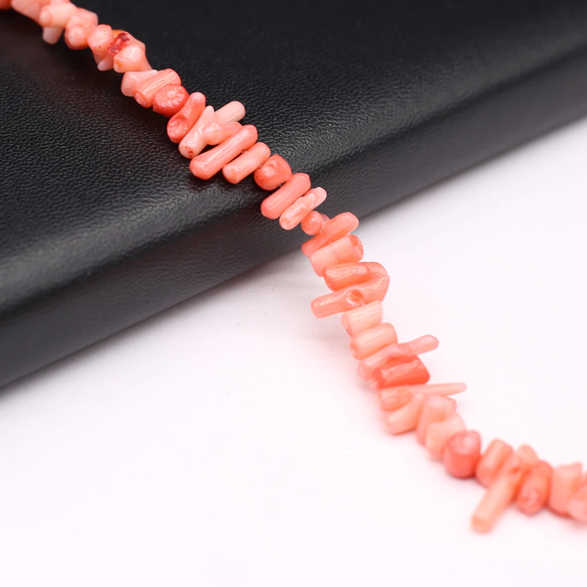 Бусины из натурального кораллового бутика с бусинами