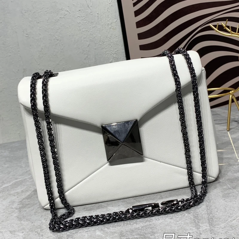 Luxury Women's Small Square Bag Fashion Shoulder Bag Classic Large Rivet Chain Diagonal Span Bag Dinner Bag Women Purse 2023 New