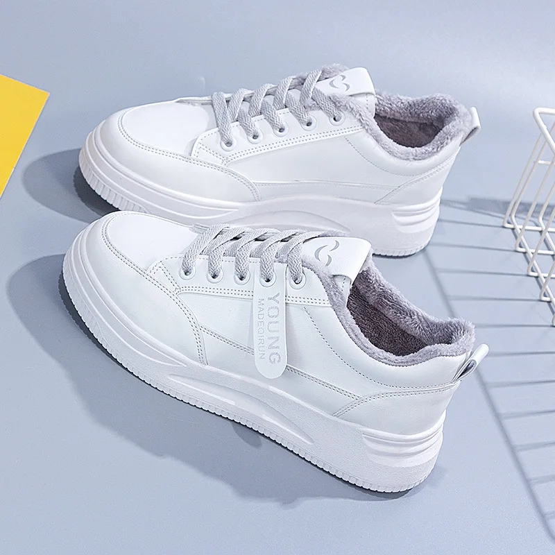 

Women's Winter New Warm Casual Shoes Trendy Korean Version Thick Bottom Plus Velvet All-match Student Ins Skate Shoes