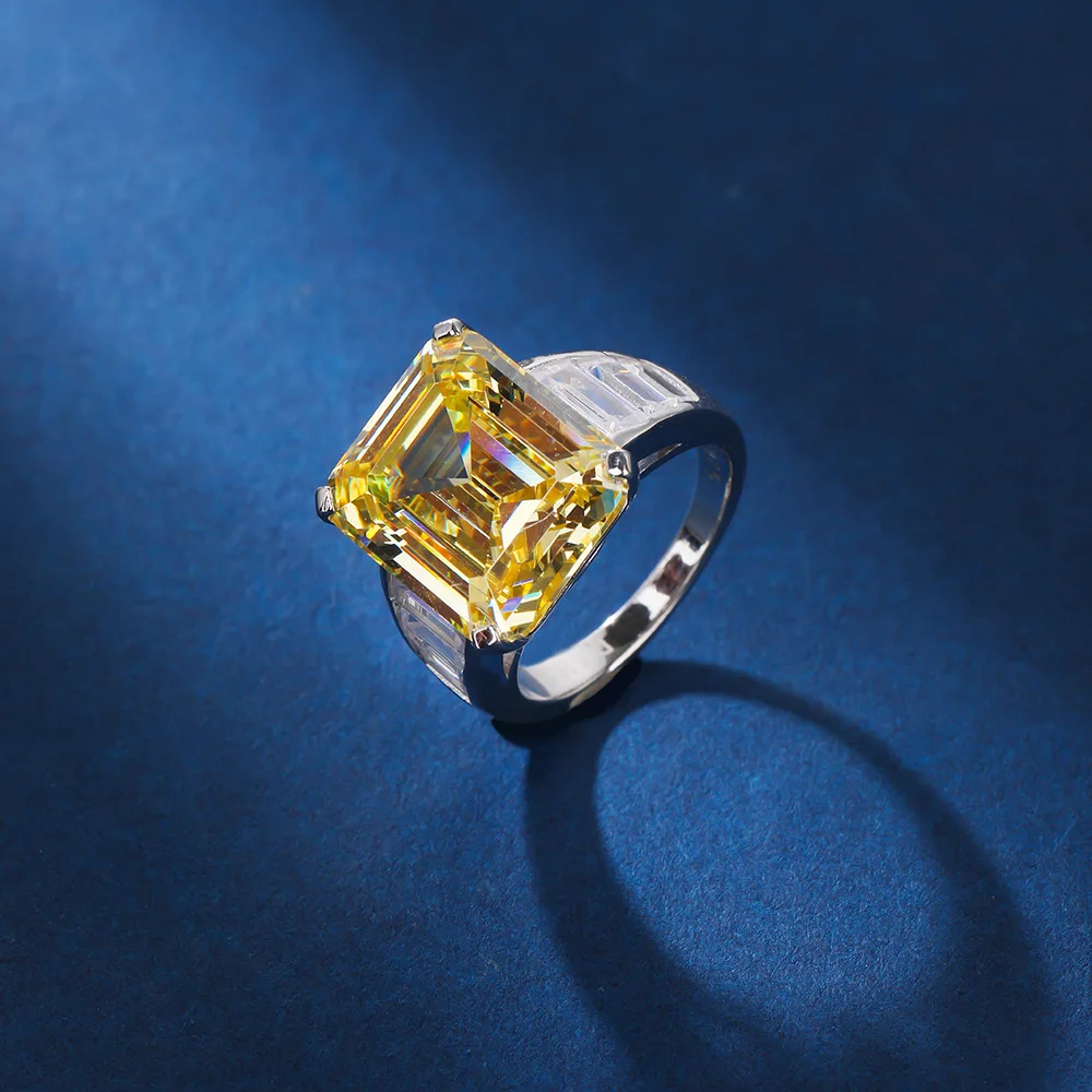 Женское кольцо из серебра 925 пробы с высокоуглеродистыми бриллиантами