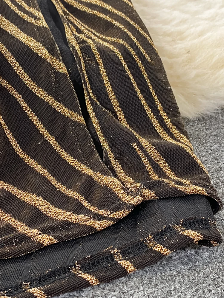 Женское платье на бретелях-спагетти элегантное облегающее с полосками зебры