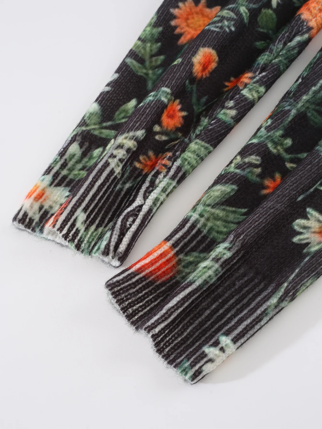 Женский свитер с принтом кролика повседневный и универсальный круглым вырезом