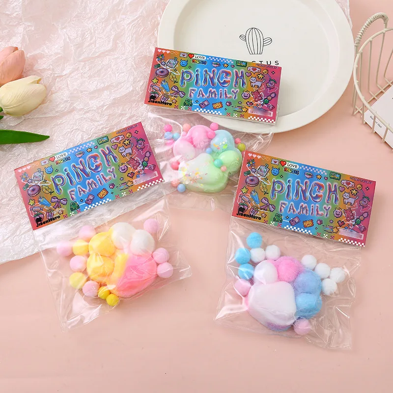 Мультяшная игрушка с кошачьим когтем зажимающая милая кошачья нога медленный