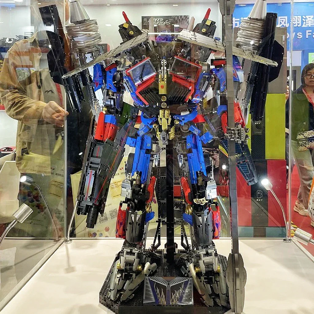 Конструктор робот V5006 из пластика 8862 деталей