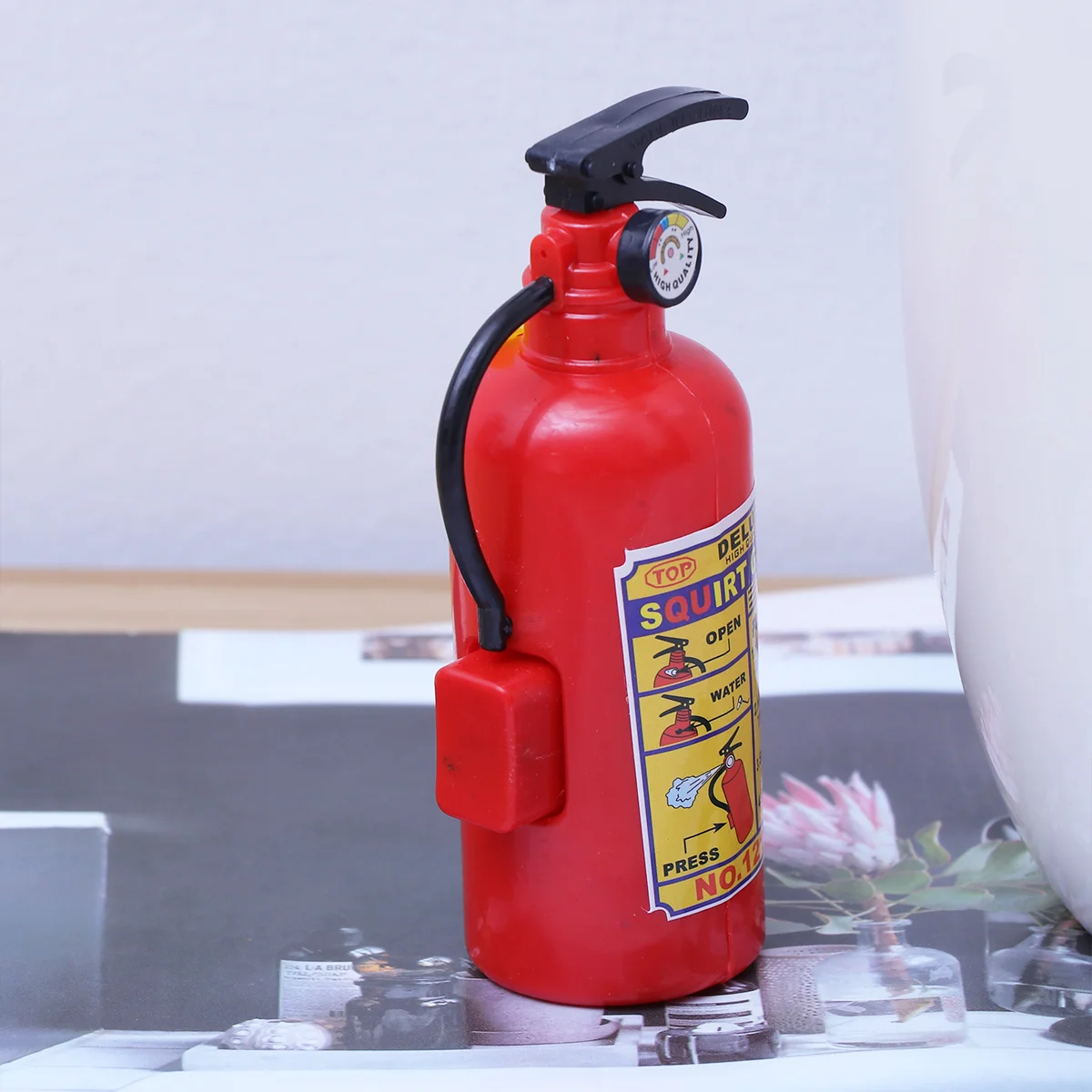 Новинка игрушка огнетушитель водная летняя пляжная для купания детей играющих в