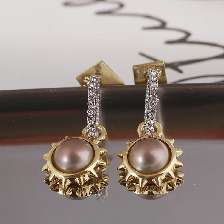 

European and American fashion retro style sunflower inlaid pearl Zircon Earrings