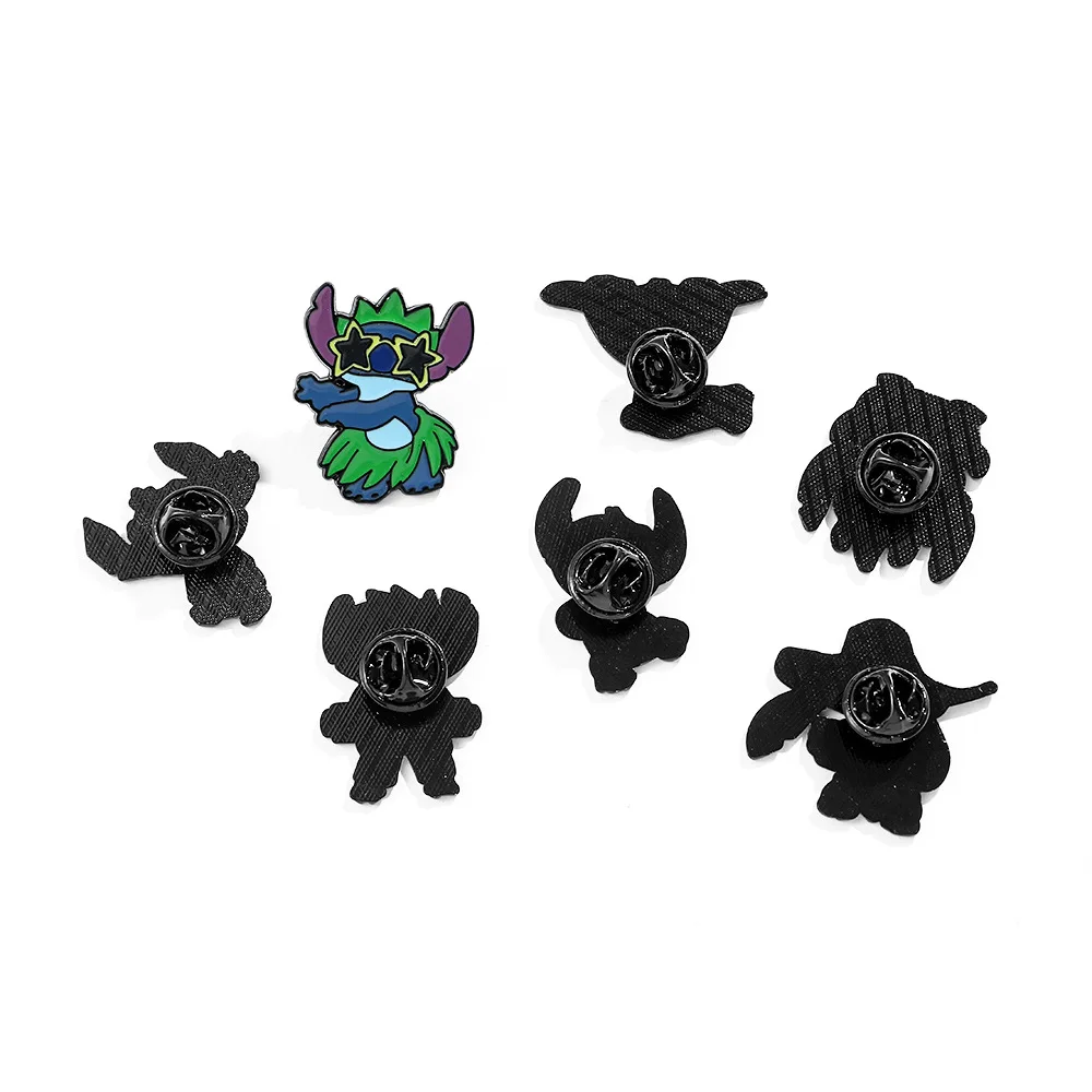 Рисунок 3 - Значки на лацкан Disney Лило и Ститч на рюкзаке