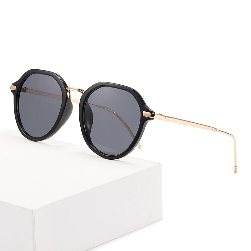 

WENLCCK Vintage round frame sunglasses for men and women