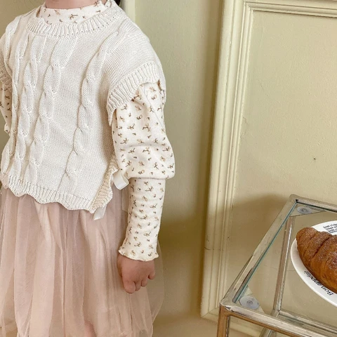 Детский вязаный жилет из полиэстера  для девочек 3-6 лет